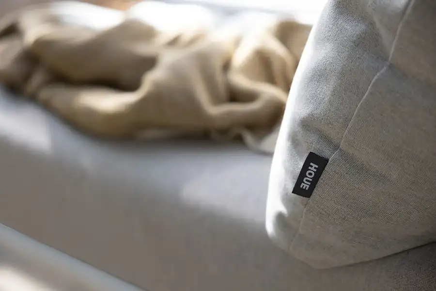 Detailaufnahme der HOUE LEVEL2 Lounge in Ash und muted white
