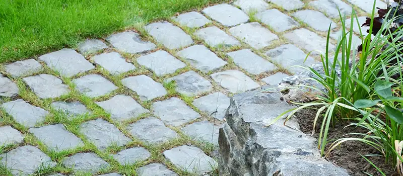 Gartenweg-begruenbare-Fugen